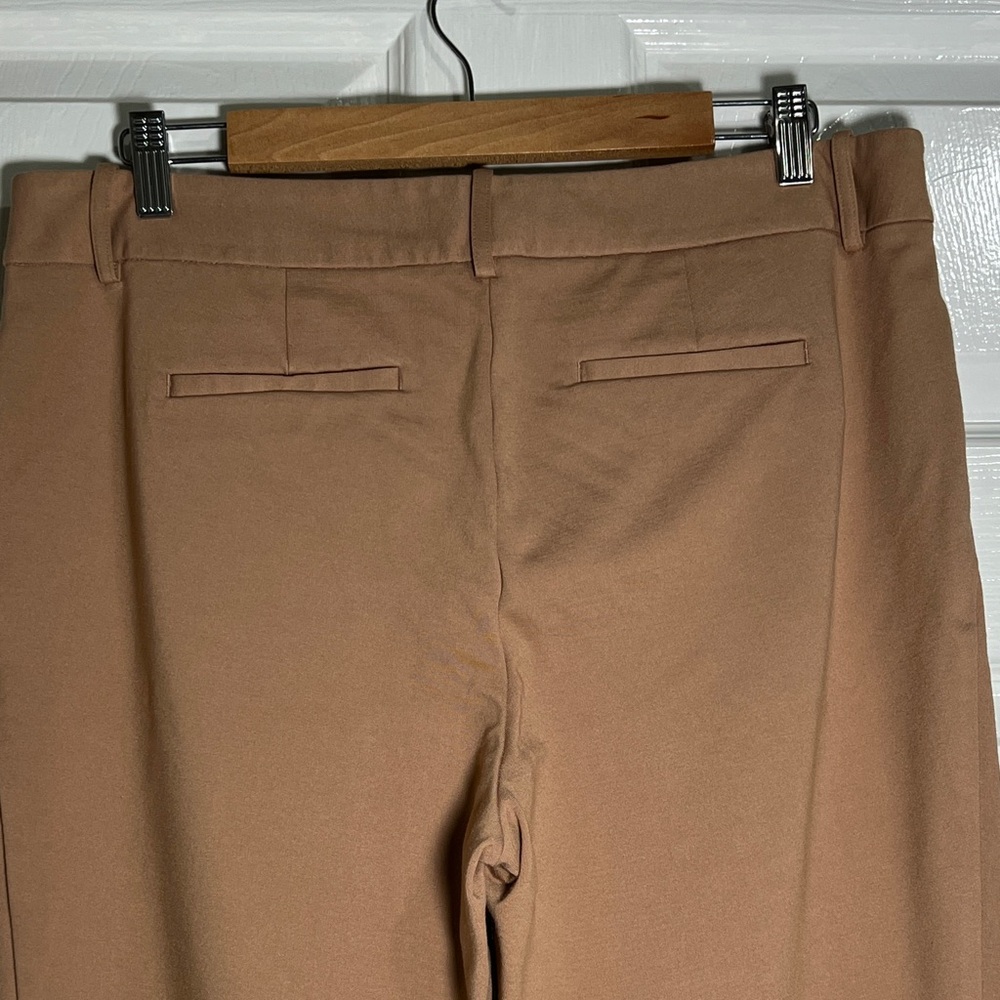 💥Liz Claiborne Women's Ankle /cropped Tan Pants - Picture 4 of 8